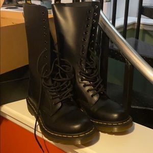 Dr Martens 1914 smooth 14 eye black lace up boot